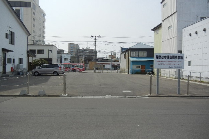庫裡脇駐車場　出入口