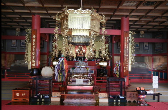本堂内│正面